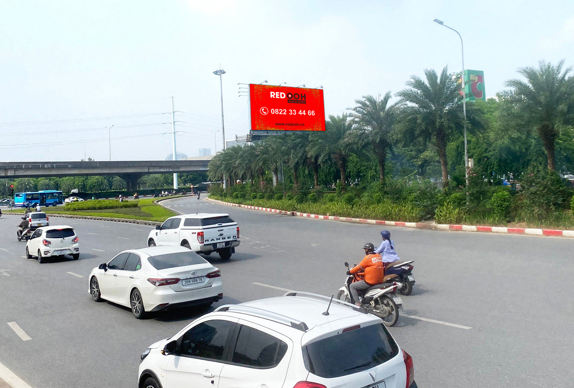 Cột Big C Thăng Long